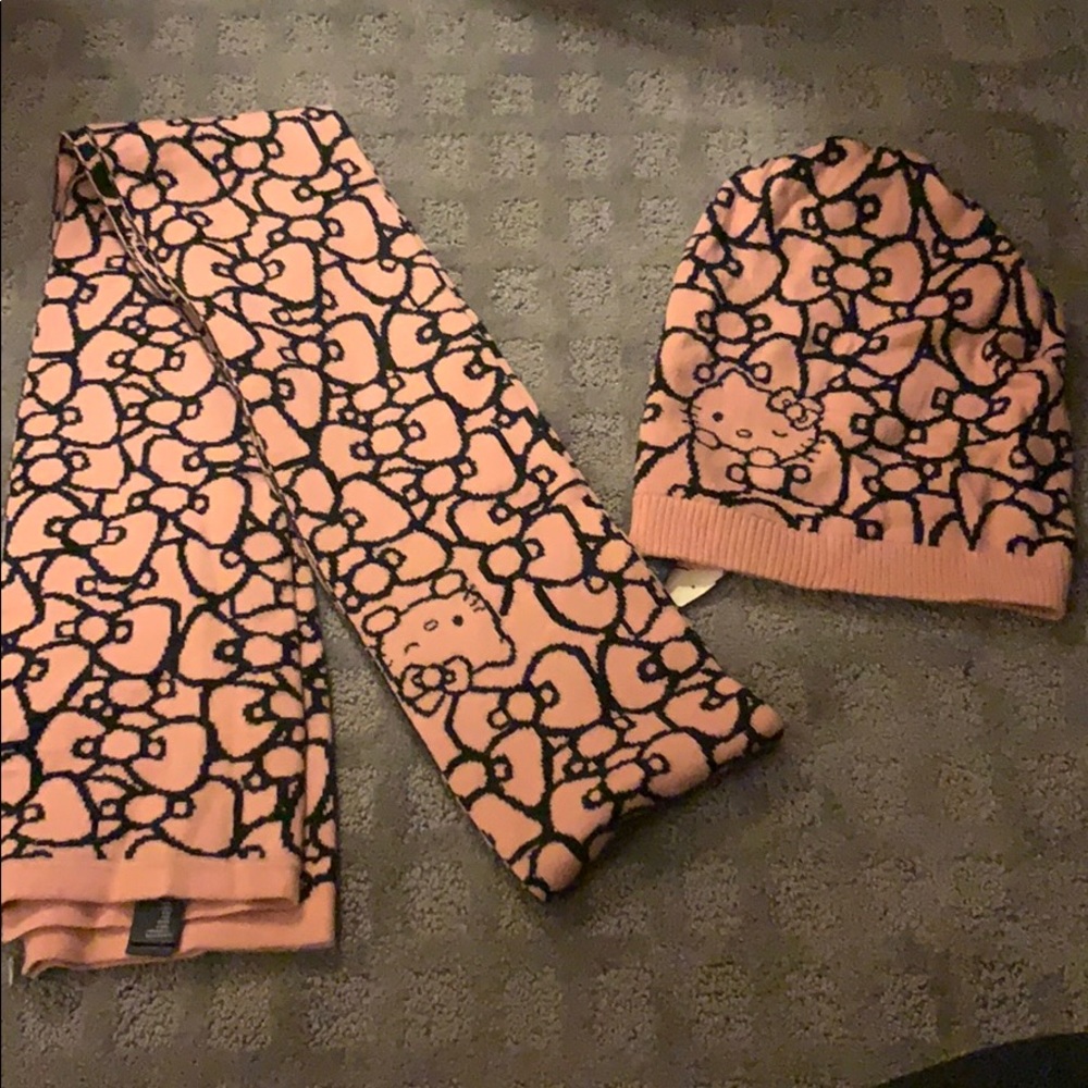 Hello kitty scarf & beanie